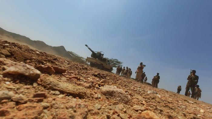 بين غارات الغرب وسهام الشرق: نزيف القيادة داخل القاعدة، من الذي تبقّى؟