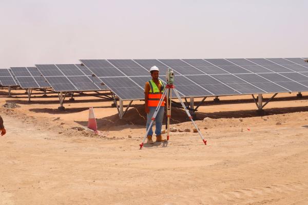  بعد خروج الشركات الإماراتية: من يملأ فراغ المشاريع في جنوب اليمن؟